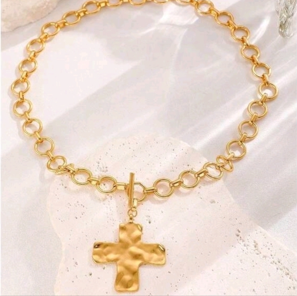 Gold Or Silver  Cross Pendant Necklace - Picture 6 of 11